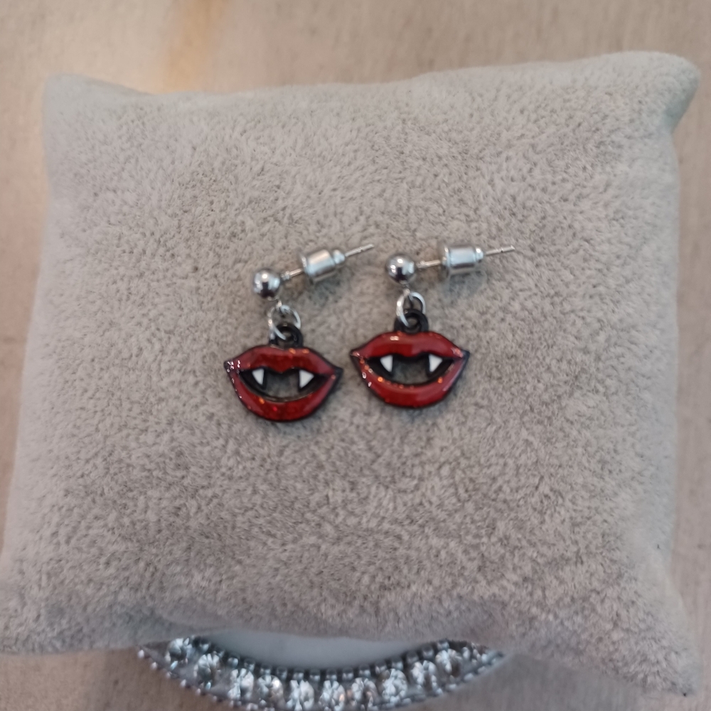 Red Shimmery Lady Vampire Dangle Drop Earrings - Picture 3 of 6